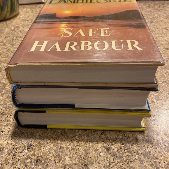 3 Danielle Steel Hardcover Books Bittersweet Safe Harbour & Impossible - Picture 5 of 17